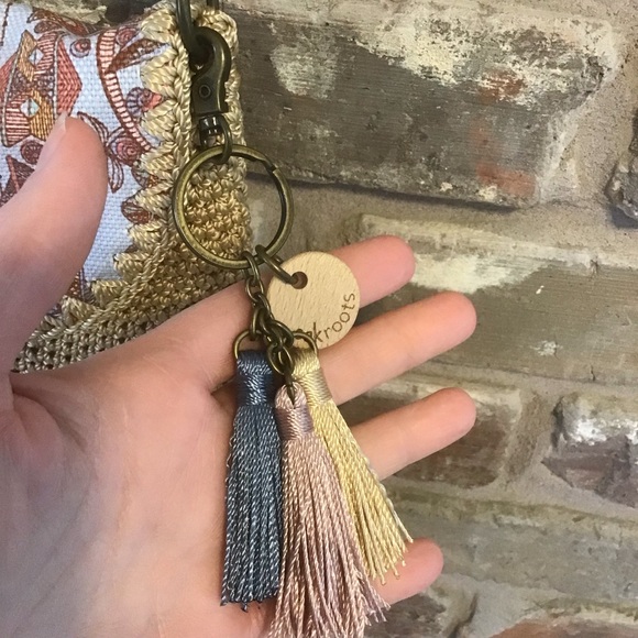 SAKROOTS Women's Tan Sayulita Crochet Flap Crossbody Bag - Picture 7 of 10